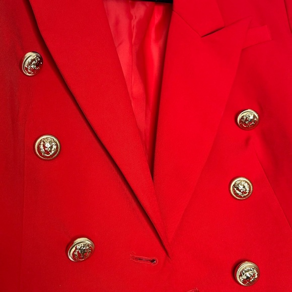 Bold Red Double-Breasted Blazer with Tailored Fit - Picture 5 of 10